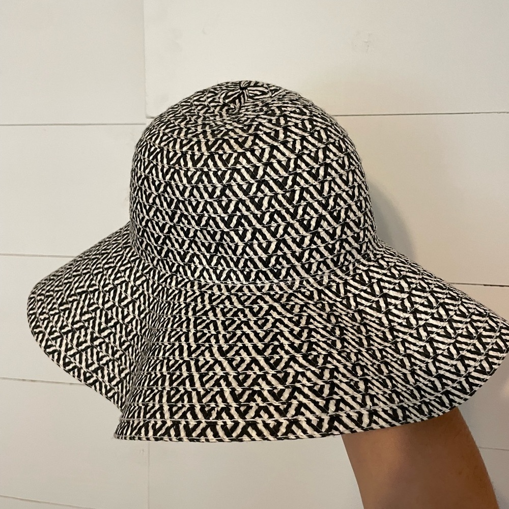 Floppy beach hat!